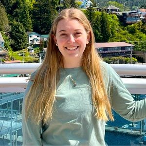 Meet your Posher, Caitlin